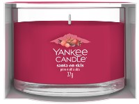 YANKEE CANDLE ÜVEGBE TÖLTÖTT MINTAGYERTYA SANTA ON SKIS